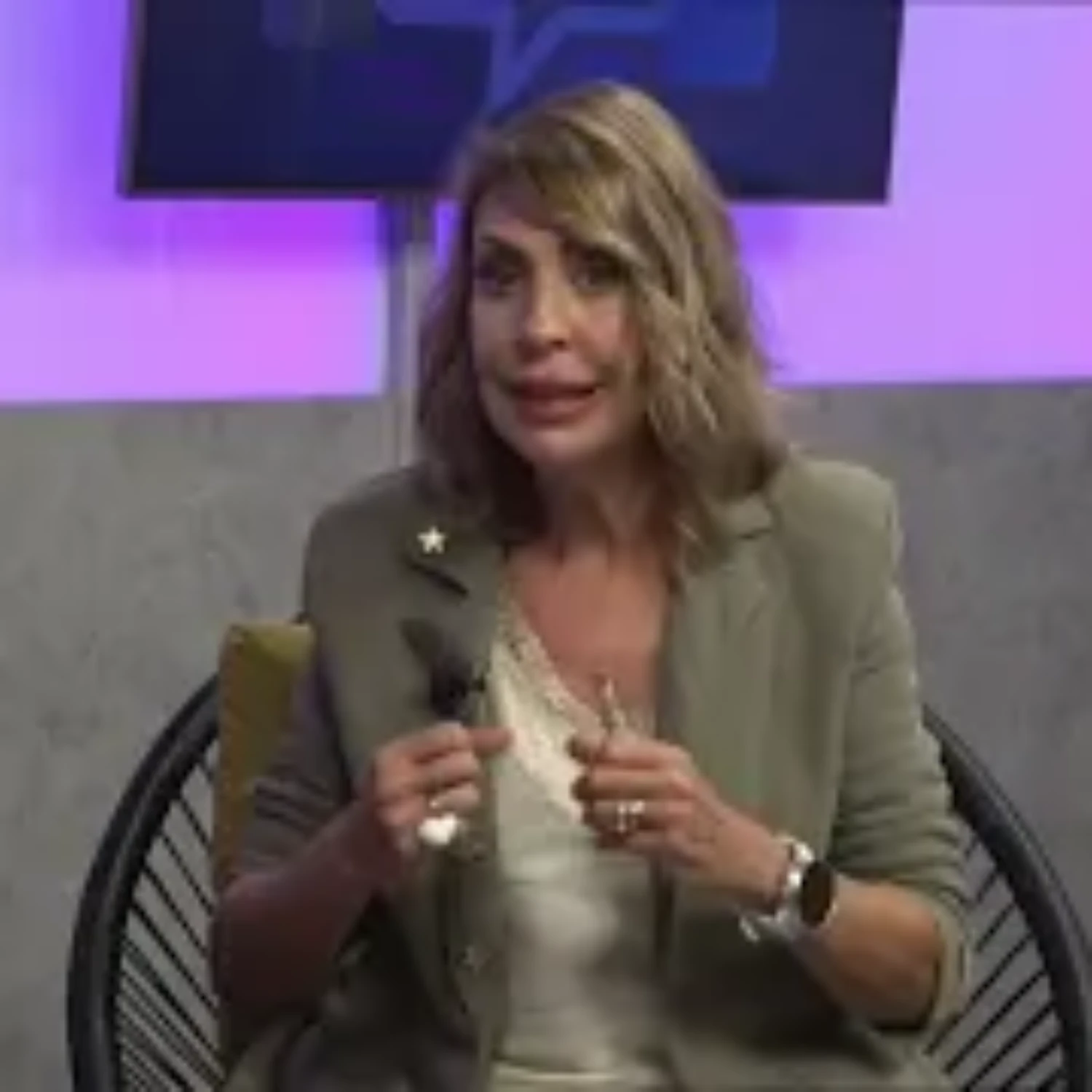 Loida Primo hablando sobre liderazgo consciente en tiempos de cambio durante su entrevista en Espai Obert TV.