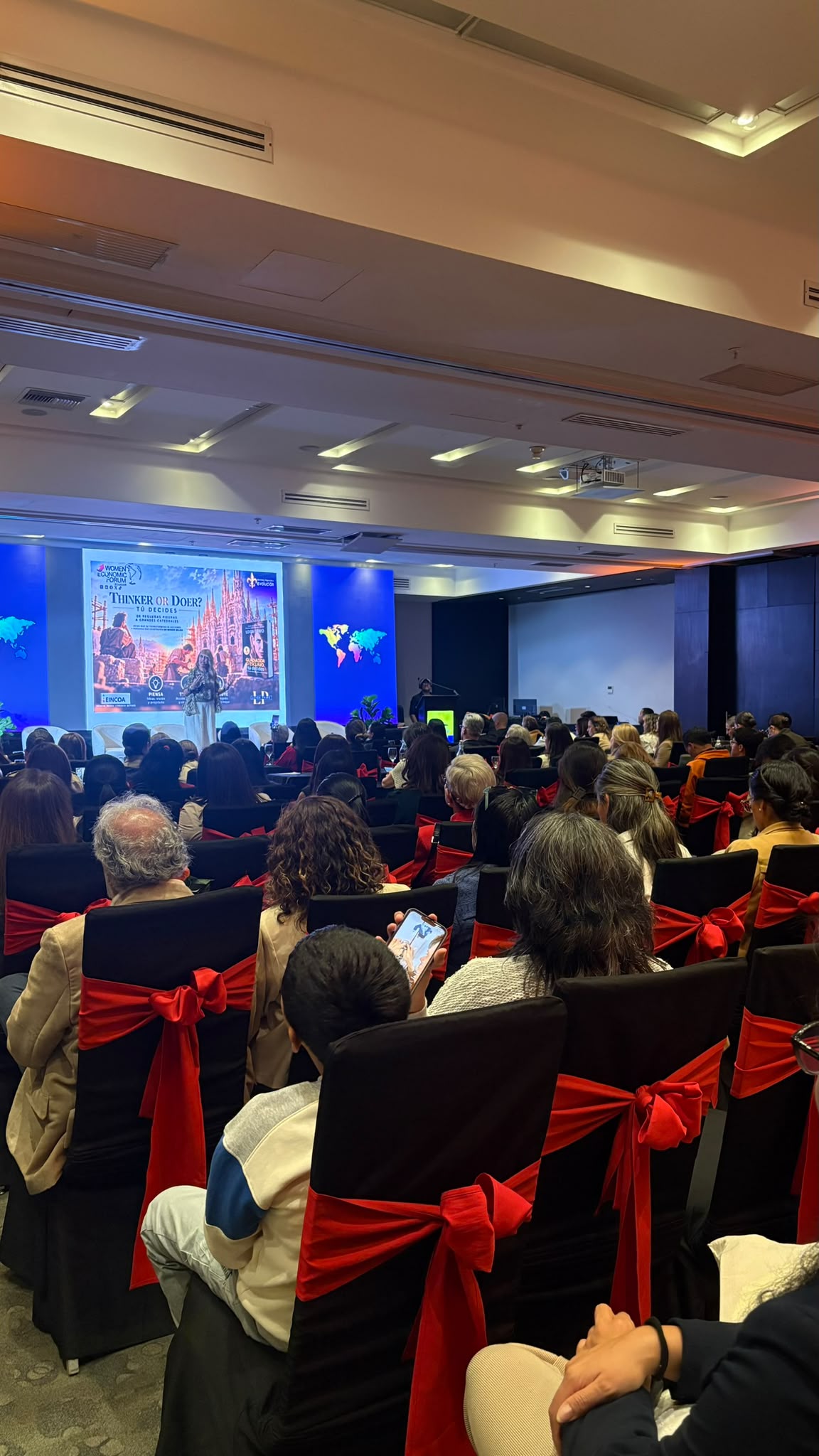 Loida Primo durante su conferencia de clausura ante el auditorio del Women Economic Forum Ecuador 2026